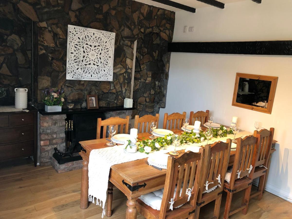 Cosy Rustic 3 Bed Cottage, Great Train Links